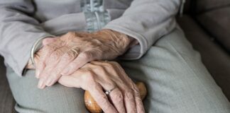 Co zrobić aby w ostatnim miesiącu pracy otrzymać wynagrodzenie oraz pierwszą emeryturę?