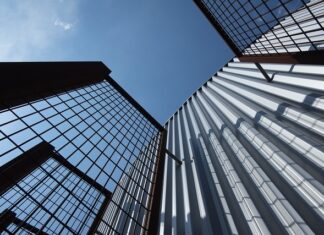 Ile godzin pracuje ekonomista?